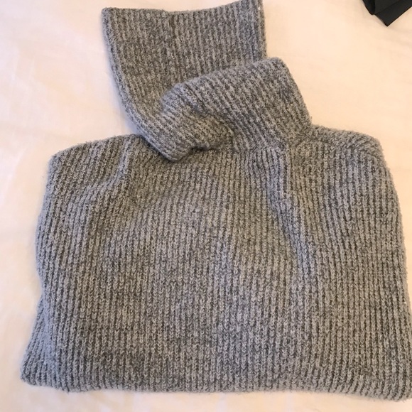 Zara cocoon oversized sweater in grey, size medium. - Picture 1 of 5